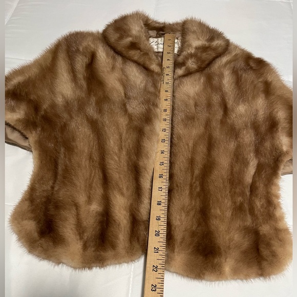 Vintage Canadian Fur co. Pittsburg PA. wrap coat Golden tan jacket cape. Size S - Picture 3 of 12